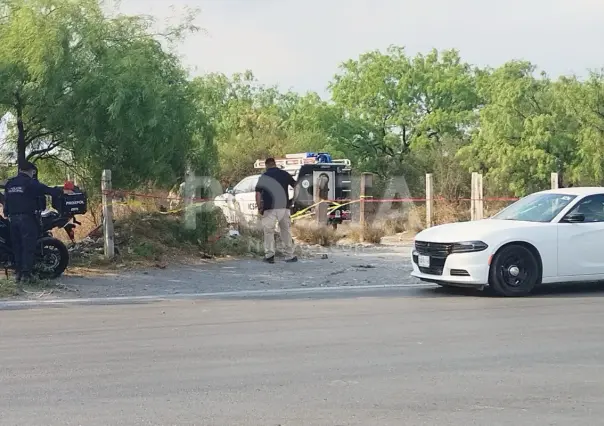Encuentran hombre envuelto en una lona en Escobedo