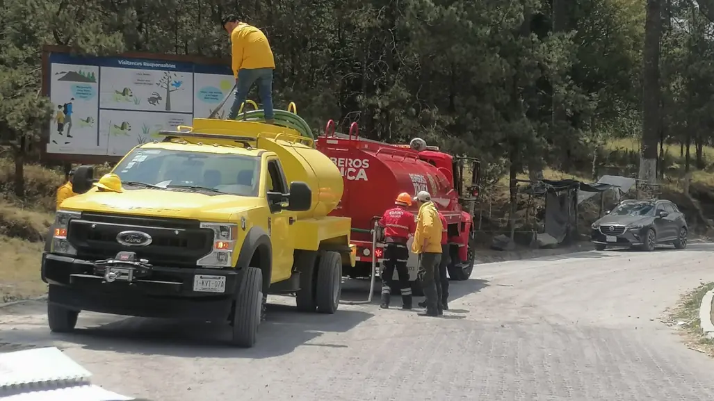 Cierran acceso al Nevado de Toluca; autoridades combaten incendios forestales