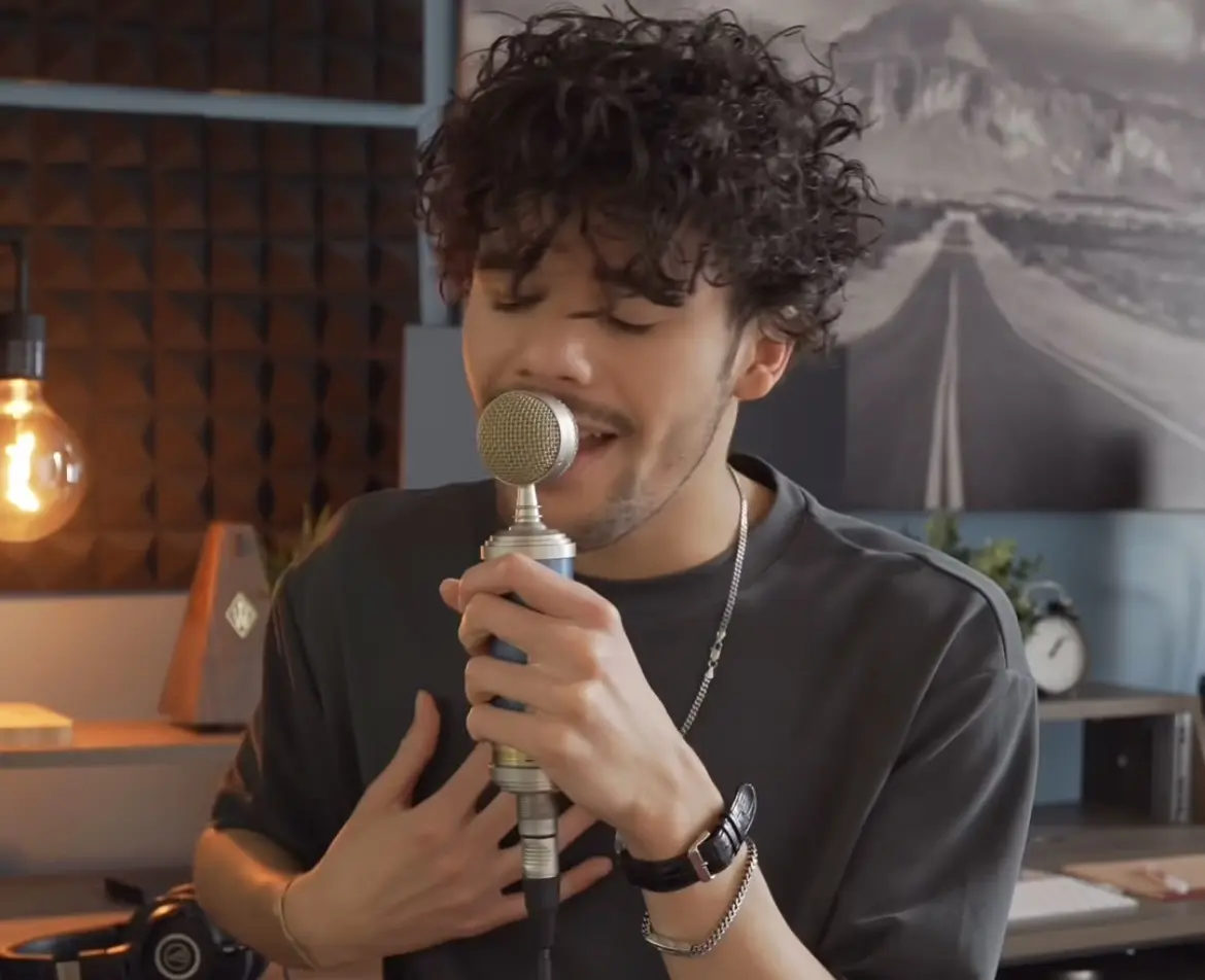 El joven Ian Marco debuta como cantante profesional. Foto: Cortesía