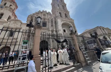 Saltillo se une al luto mundial por muerte del Papa Francisco: así lo despiden en la Catedral de Santiago