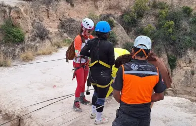 Protección Civil de Nuevo León rescata a mujer atrapada en Pozo del Gavilán de Galeana