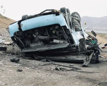 Autobús vuelca en Galeana; hay dos muertos y 15 lesionados