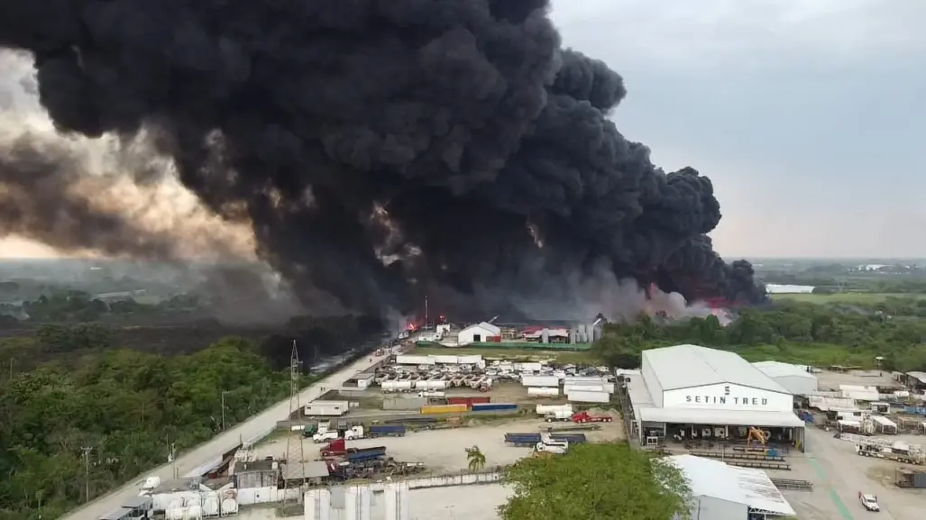 Incendio destroza empresa petrolera en Villahermosa Tabasco