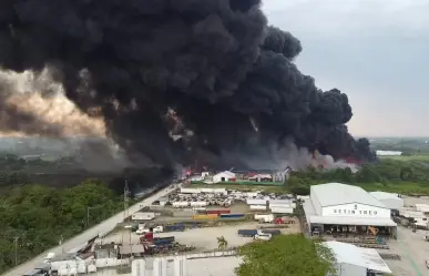 Incendio destroza empresa petrolera en Villahermosa Tabasco