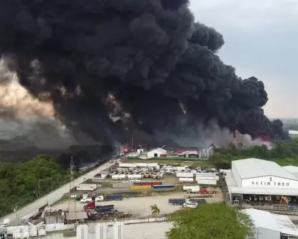 Incendio destroza empresa petrolera en Villahermosa Tabasco