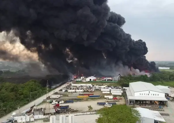 Incendio destroza empresa petrolera en Villahermosa Tabasco