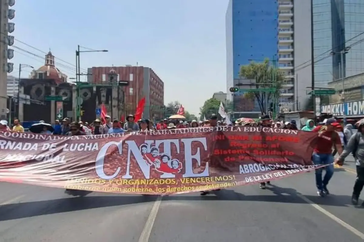Marcha de la CNTE en CDMX. Foto: @Facebook CNTE.enlace | Canva