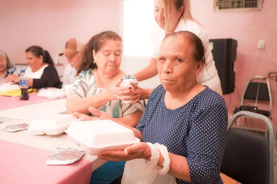 ¿Eres adulto mayor en Frontera? Así puedes acceder al programa de comidas del DIF Coahuila
