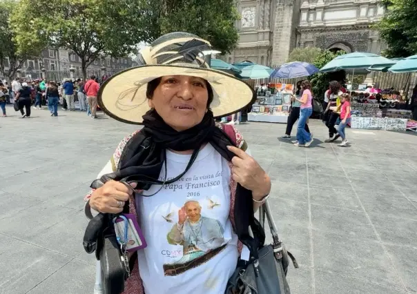 VIDEO | Feligreses católicos en Edomex recuerdan al Papa Francisco tras su fallecimiento