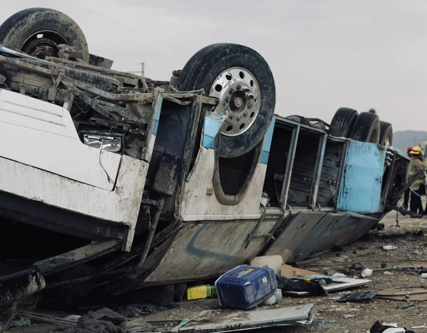 Este lamentable suceso en Galeana resalta la importancia de extremar precauciones al conducir. Foto: Protección Civil de Nuevo León.