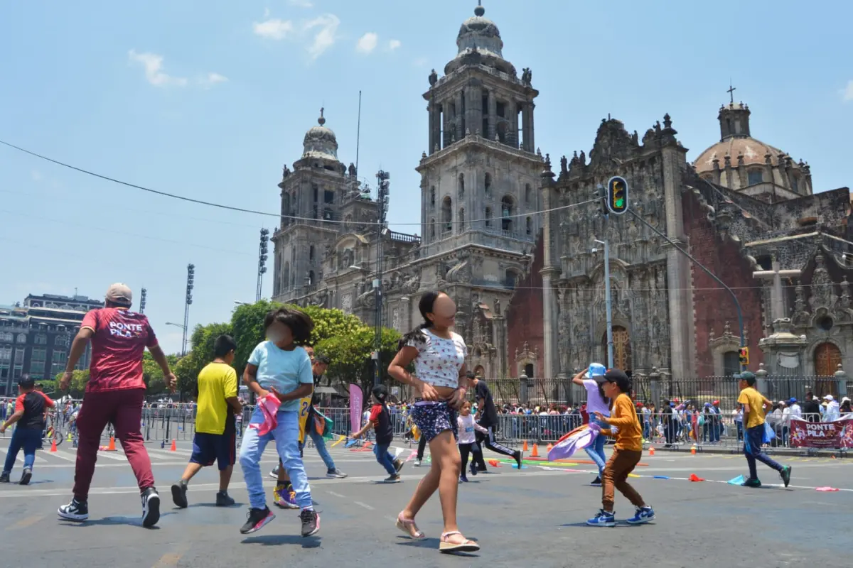 Niños jugando en el Zócalo. Foto: Instituto del Deporte de CDMX