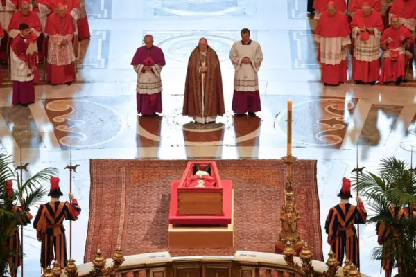 Vaticano analiza ampliar horarios de visita al Papa Francisco por alta demanda