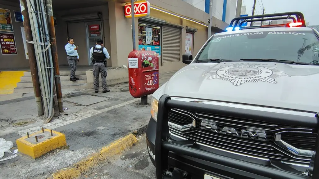 Abandonan réplica de pistola en tienda del centro de Monterrey