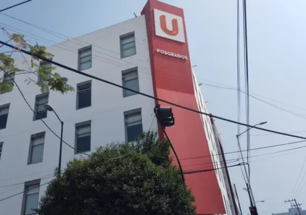 Universitario en Puebla se tira del 5to piso de edificio
