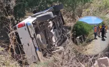 Vuelca camioneta que se dirigía a la Presa Guadalupe Victoria, hay dos lesionados