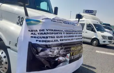 Transportistas bloquean parcialmente la autopista México-Querétaro