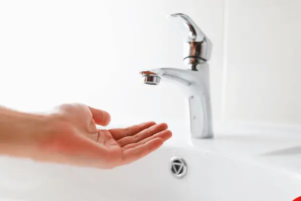 Manuel Guerra busca solución a falta de agua en García