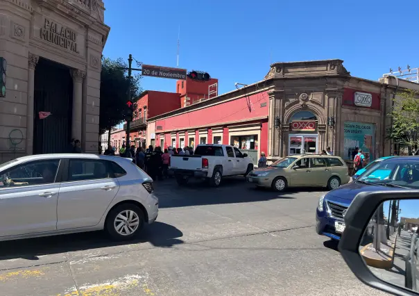 Manifestantes bloquean calle del centro de Durango; esta es la razón