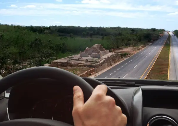 Esta carretera de Yucatán está rodeada por kilómetros de ruinas mayas
