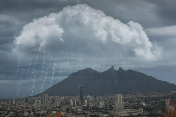 Pronostican lluvias, vientos fuertes y calor en Monterrey para este jueves