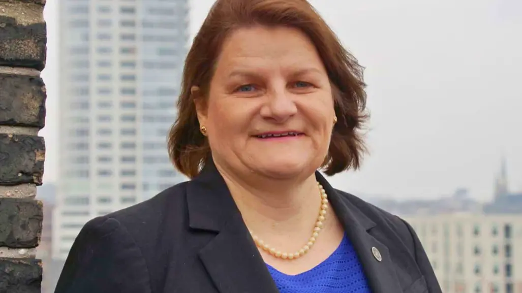 FBI detiene a jueza en Milwaukee acusada de obstrucción de la justicia