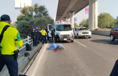 Muere motociclista al derrapar su moto en Periférico