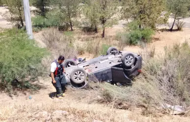 Jovencitos vuelcan en camino a un balneario de Durango; hay 5 lesionados