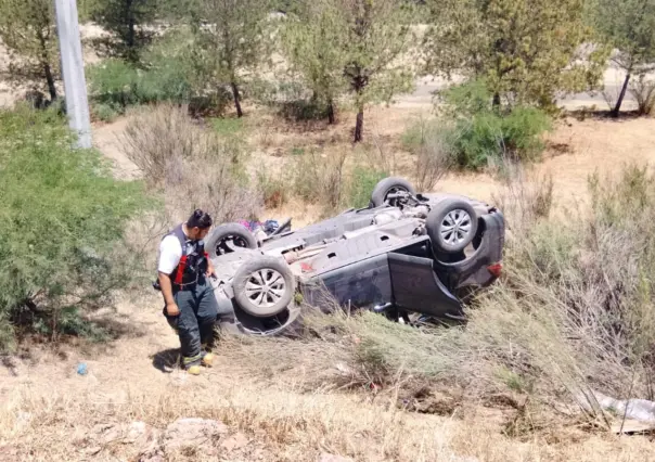 Jovencitos vuelcan en camino a un balneario de Durango; hay 5 lesionados