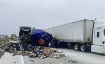 Muere conductor en choque de tráileres en la autopista Monterrey – Nuevo Laredo