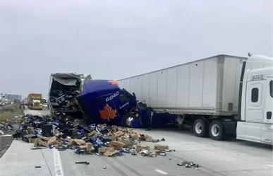 Muere conductor en choque de tráileres en la autopista Monterrey – Nuevo Laredo