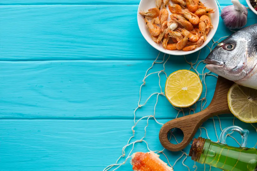 En Ensenada, su fuerte es la venta de pescados y mariscos, y también han cerrado algunos restaurantes. Foto: Freepik.