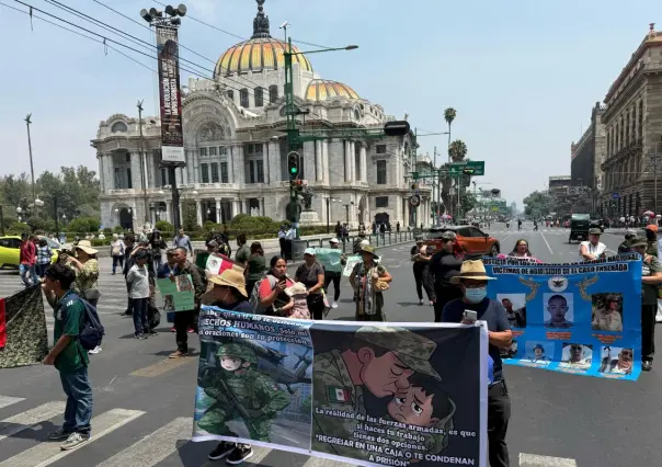 Familiares de militares desaparecidos protestan exigiendo respeto para las fuerzas armadas