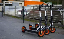 Tumban propuesta para regular scooters en Puebla por “falta de infraestructura”