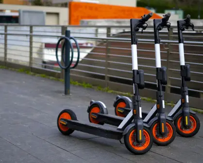 Tumban propuesta para regular scooters en Puebla por "falta de infraestructura"