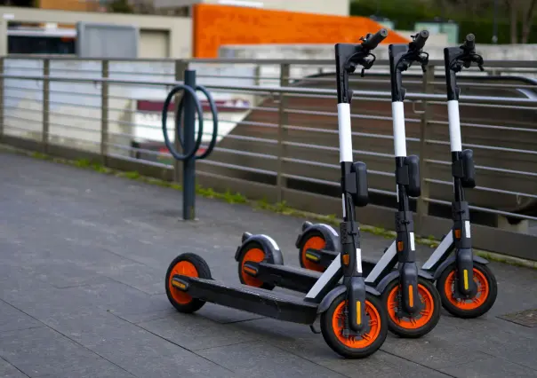 Tumban propuesta para regular scooters en Puebla por "falta de infraestructura"
