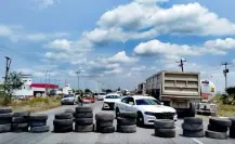 Otra vez cierran carretera en Tamaulipas: vendedores de carros usados protestan contra extorsiones