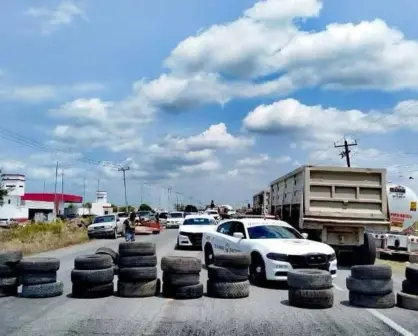 Otra vez cierran carretera en Tamaulipas: vendedores de carros usados protestan contra extorsiones