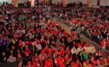 Abuchean a Fernández Noroña en el Congreso Nacional del PT