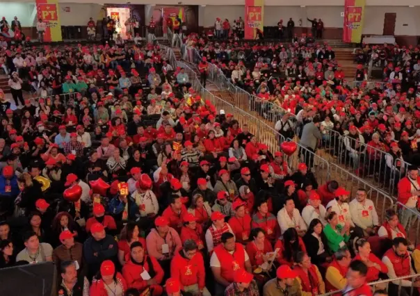 Abuchean a Fernández Noroña en el Congreso Nacional del PT