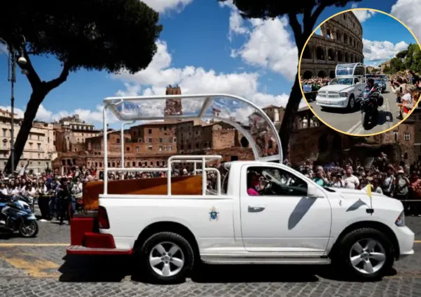 Papamóvil hecho en Saltillo traslada los restos del papa Francisco a Santa María la Mayor