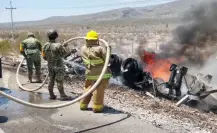 Volcadura e incendio de camiones en la carretera San Pedro-Cuatro Ciénegas