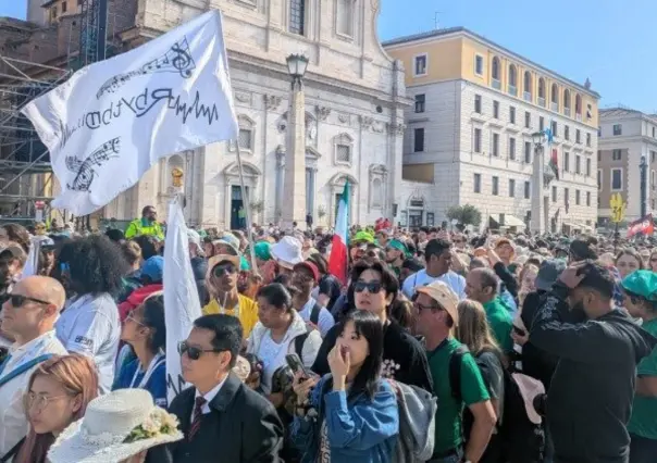 Más de 200,000 personas se reúnen en luto por el Papa Francisco en Roma