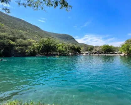 Este es el río que se forma con agua cristalina que brota de una cueva en la sierra de Tamaulipas