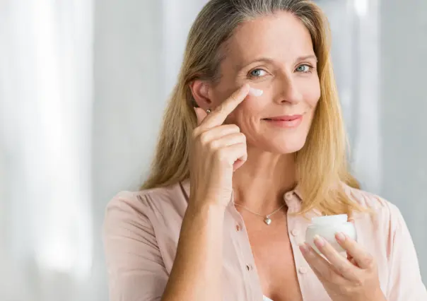 ¡Igual de efectiva que una mascarilla! Aprende a hacer tu propia crema casera para eliminar arrugas