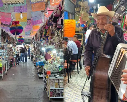 Influencer española prueba los platillos del Mercado Gómez Palacio