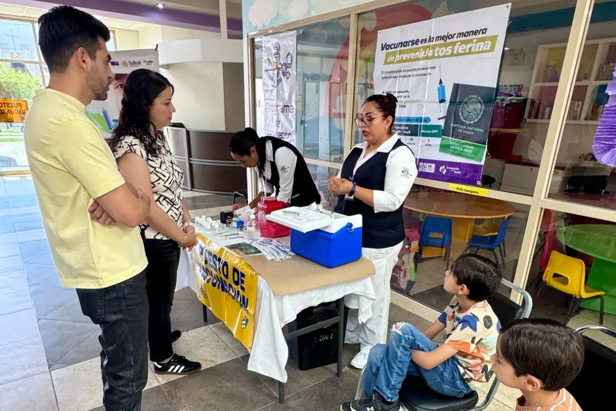 La Secretaría de Salud invita a la población a revisar sus cartillas, completar sus esquemas de vacunación y acudir a los módulos disponibles para protegerse y proteger a los suyos./Foto: FB Secretaria de Salud Coahuila