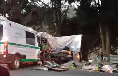 Choque entre ambulancia del IMSS y camioneta en la México-Cuernavaca deja cuatro muertos
