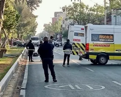 Accidente entre motocicleta y camioneta en Nezahualcóyotl deja tres muertos