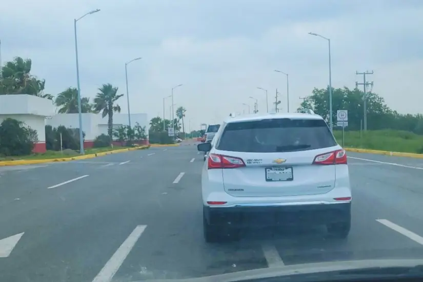 Fila en el puente Donna por Río Bravo, Tamaulipas | Foto: FB