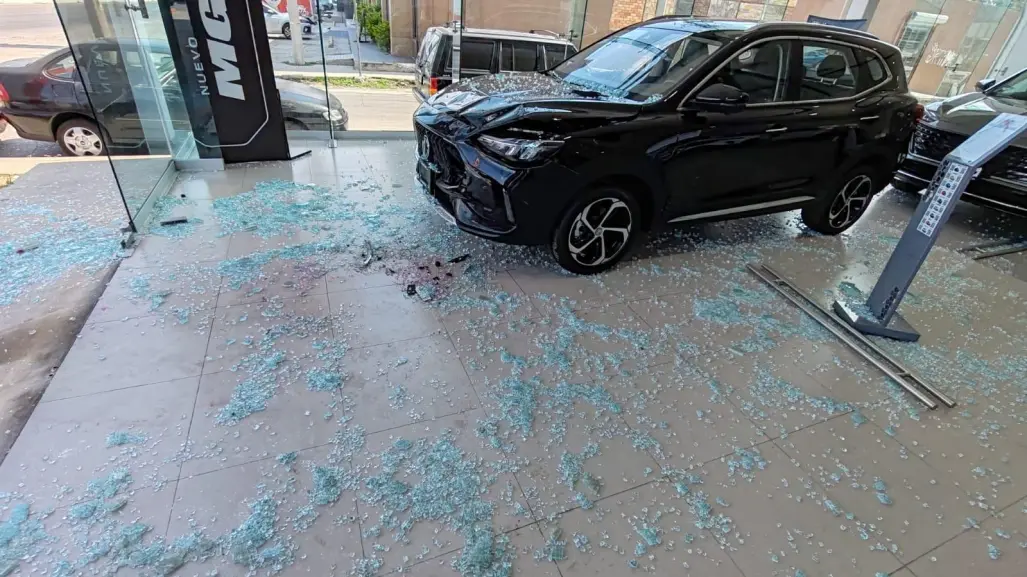 Ventanal destrozado en agencia MG de Tampico: ¿Que fue lo que sucedió?